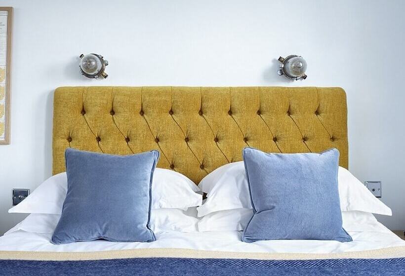 オーシャンビューデラックスルーム, The Lerryn