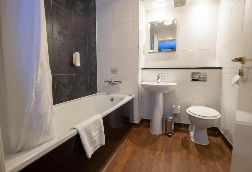 패밀리 룸, The White Lady Wetherspoon