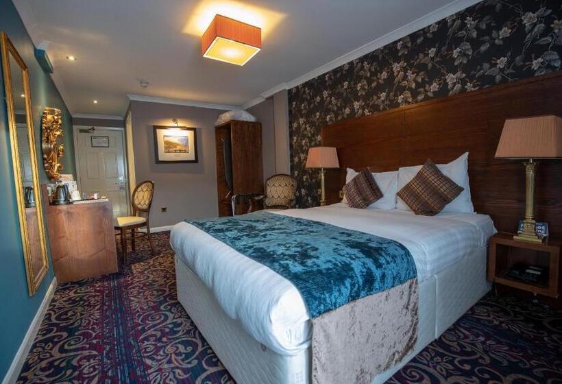 패밀리 룸, The White Lady Wetherspoon