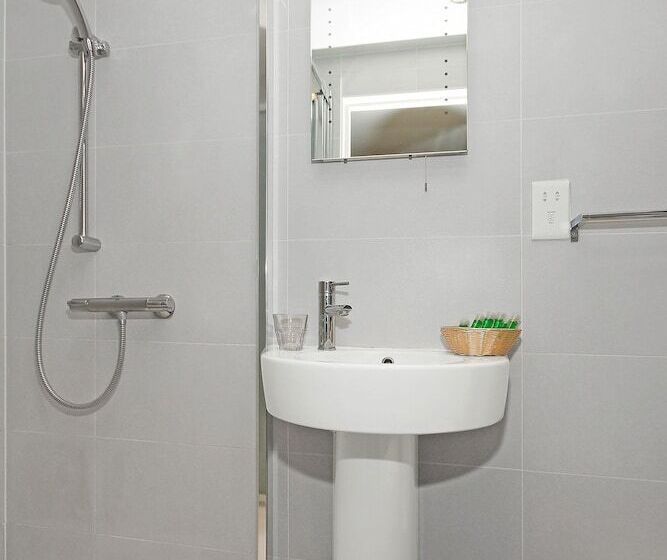 スタンダードシングルルーム, Kingswaypark Hotel At Park Avenue