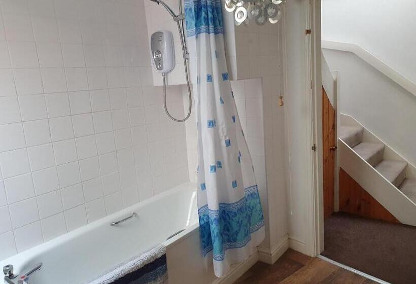 Suite Familiar, Chartwell Retreat