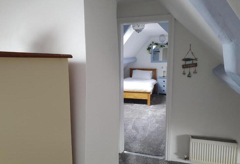 Suite Familiar, Chartwell Retreat