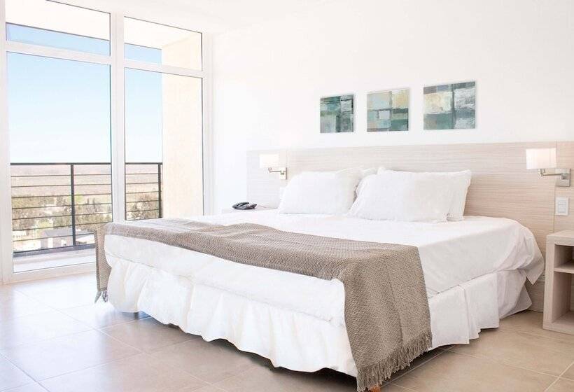 Superior Studio, Cyan Wenelen Vaca Muerta