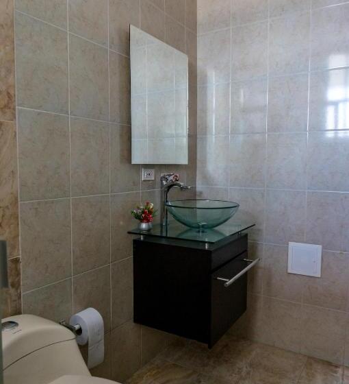 غرفة قياسية ثلاثية, Saraje