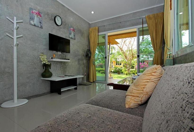 디럭스 방갈로, Maikhao Home Garden Bungalow