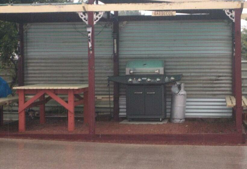 패밀리 룸, Orbost Country Road Motor Inn