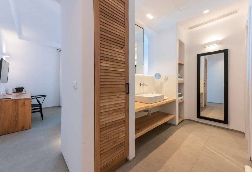 סוויטת דלוקס נוף לים, Radisson Blu Euphoria Resort, Mykonos