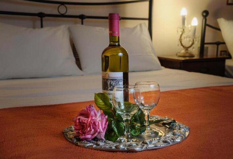 اتاق استاندارد سه نفره, Mouzaliko Guesthouse Mansion