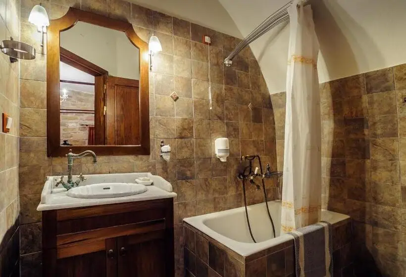 اتاق استاندارد سه نفره, Mouzaliko Guesthouse Mansion