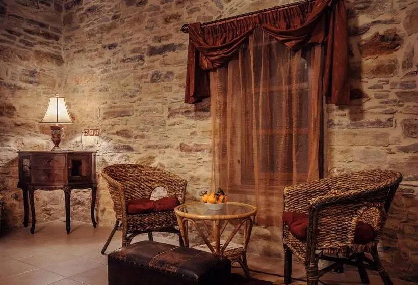 سوییت سوپریور, Mouzaliko Guesthouse Mansion