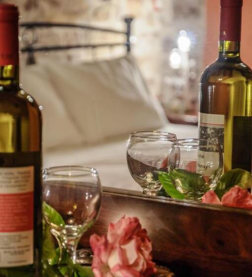 سوییت سوپریور, Mouzaliko Guesthouse Mansion