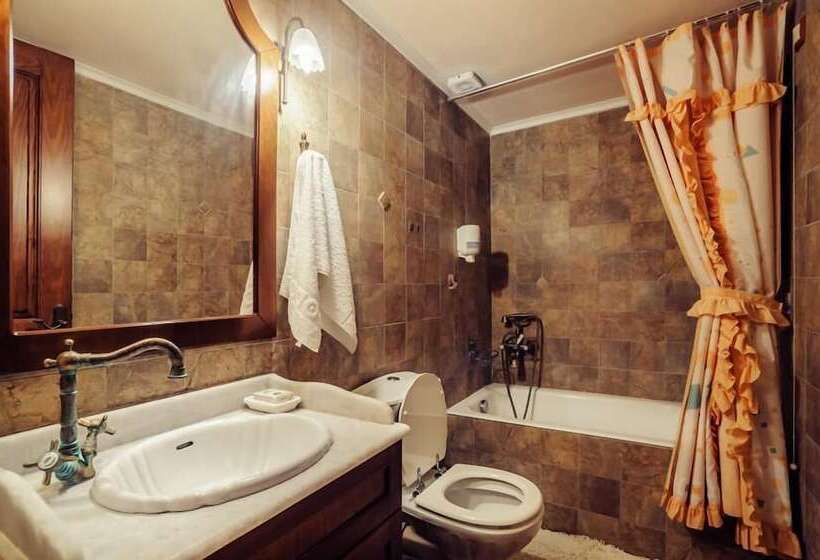 سوییت سوپریور, Mouzaliko Guesthouse Mansion