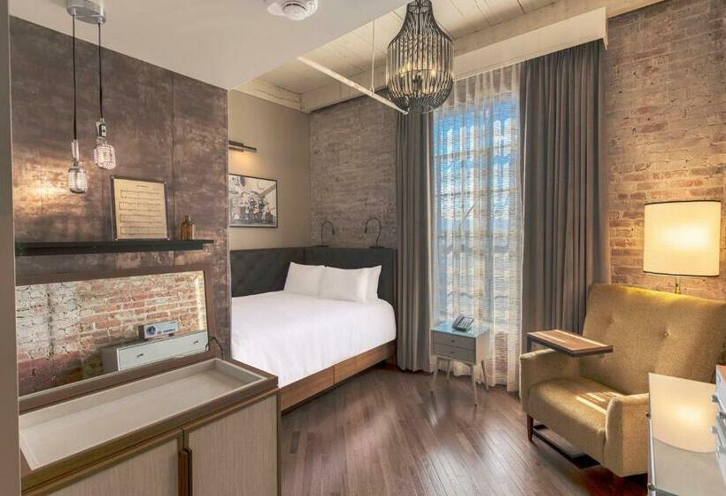 إستوديو قياسى, The Sessions Hotel, Bristol, A Tribute Portfolio