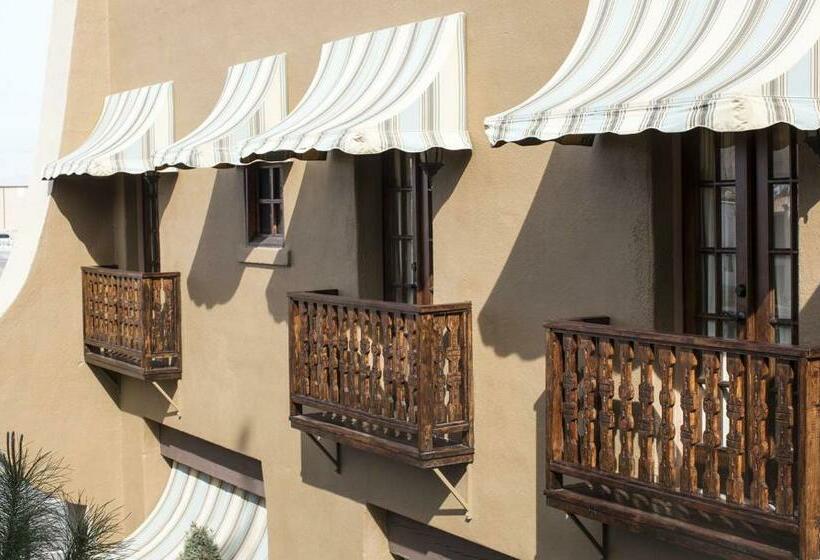 غرفة قياسية مزوَّدة بشُرفة, El Capitan