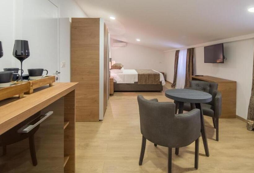 豪华三人间, Villa Mandalinic