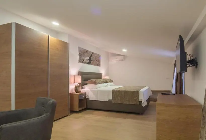 デラックストリプルルーム, Villa Mandalinic