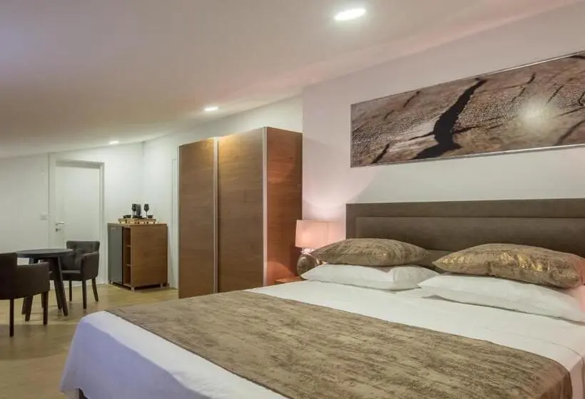 デラックストリプルルーム, Villa Mandalinic