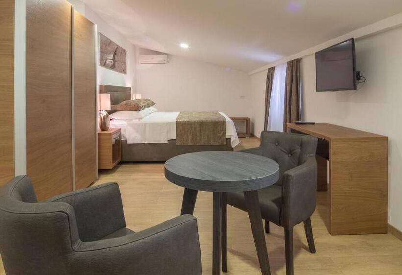 豪华三人间, Villa Mandalinic