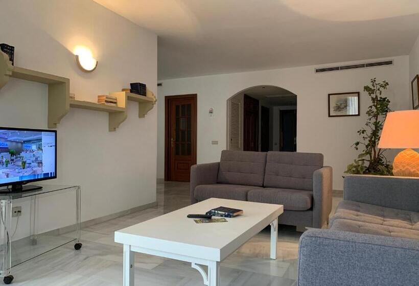 شقة غرفتين, Benabola Hotel & Suites