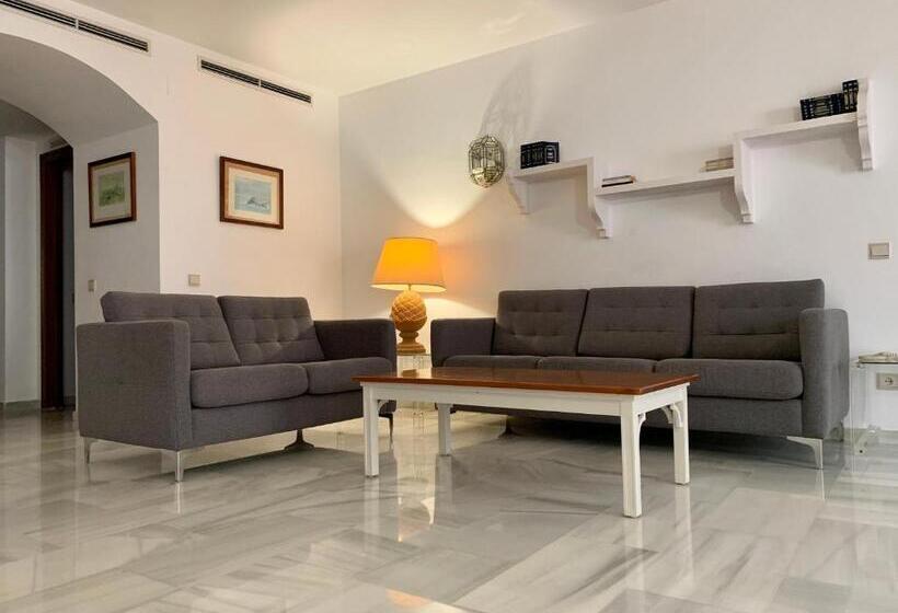 شقة غرفتين, Benabola Hotel & Suites