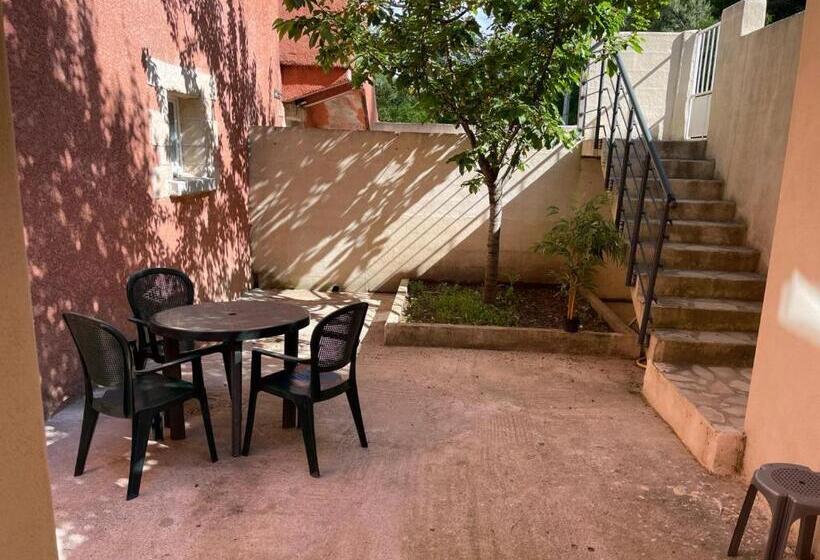 스탠다드 스튜디오, Apart Hôtel Les 4 Sources