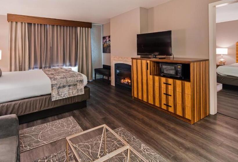 带大床的套房, Best Western Cedar Inn & Suites
