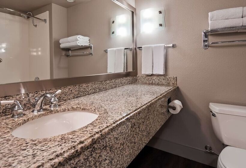 جناح, Best Western Cedar Inn & Suites