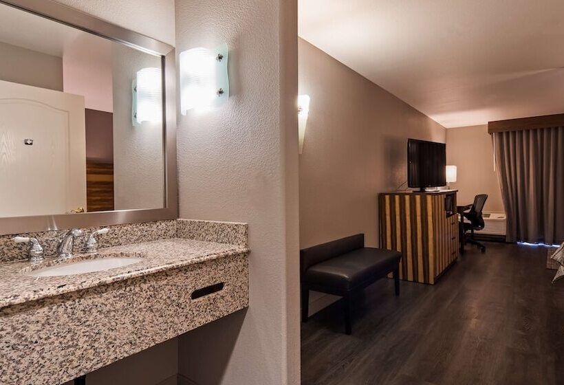 套房, Best Western Cedar Inn & Suites