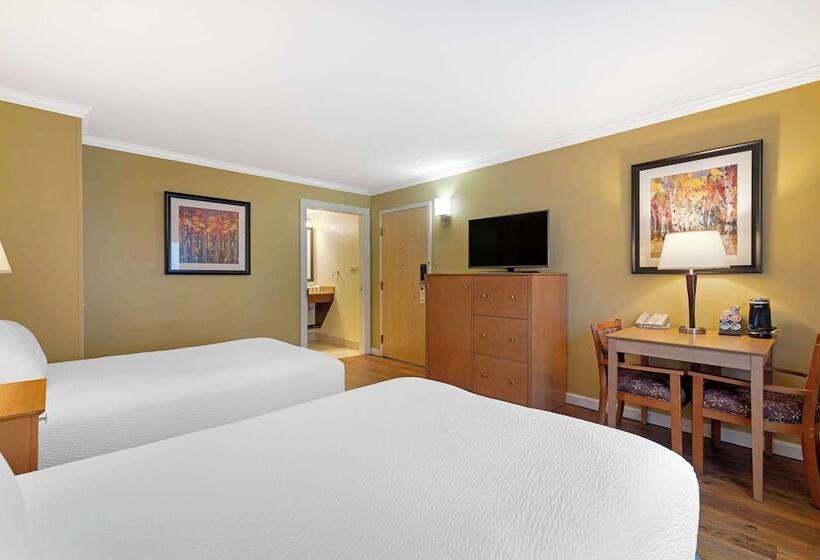 Номер Стандарт 2 Двуспальные Кровати, Best Western Plus Windjammer Inn & Conference Center