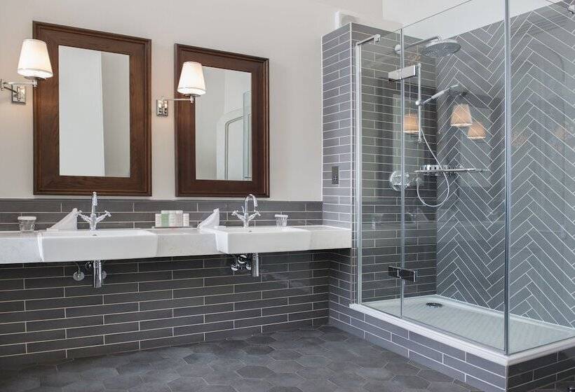 جناح, De Vere Tortworth Court