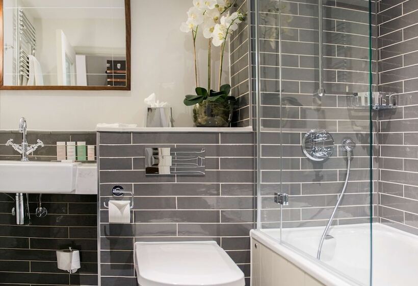 Номер Deluxe, De Vere Tortworth Court