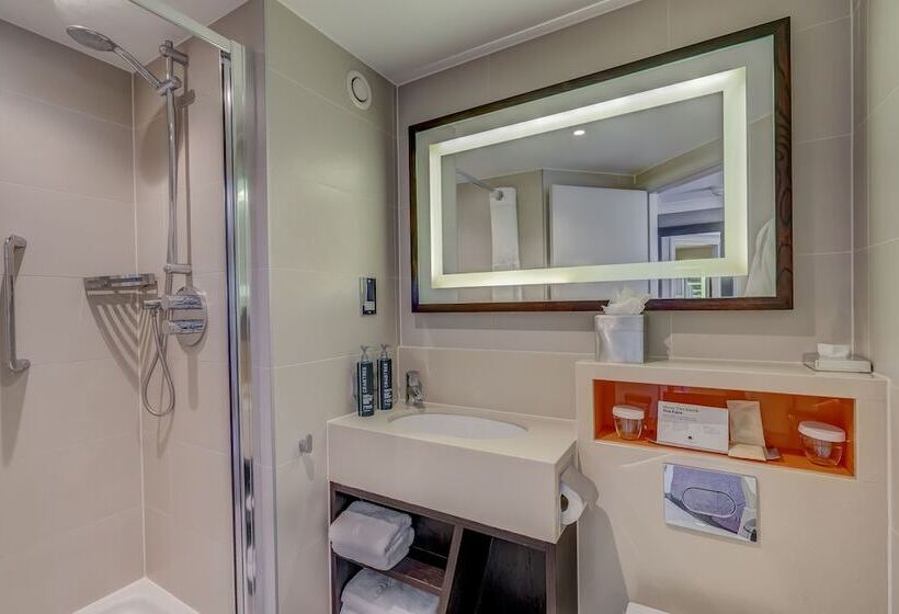 Номер Deluxe, Doubletree By Hilton  London  Ealing