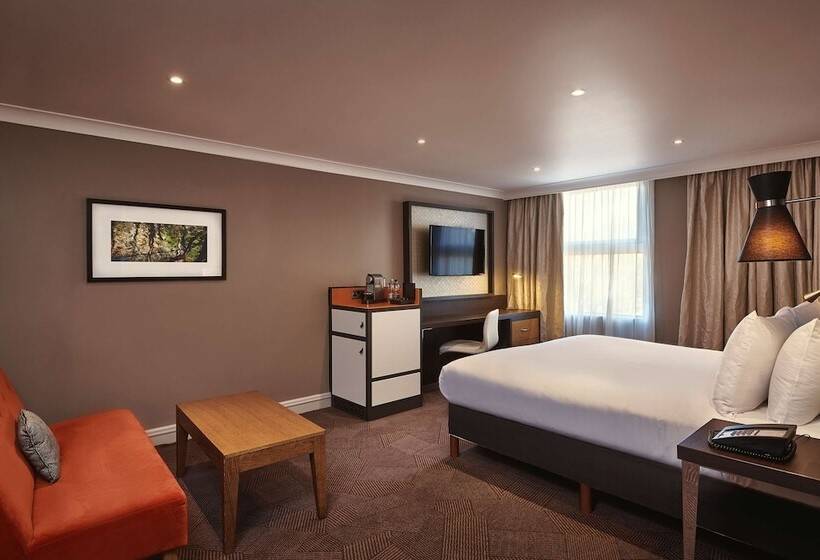 Полулюкс, Doubletree By Hilton  London  Ealing