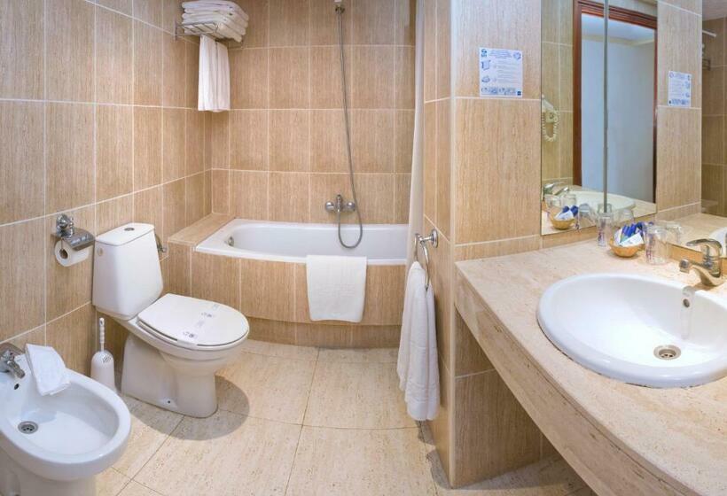 חדר סטנדרט עם מרפסת, Ght Neptuno Tossa & Venus Spa