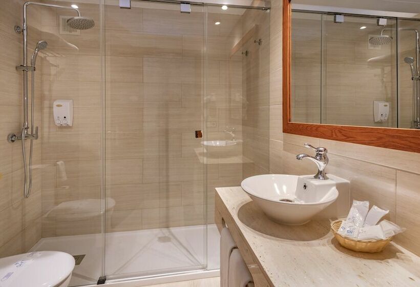 חדר סטנדרט עם מרפסת, Ght Neptuno Tossa & Venus Spa