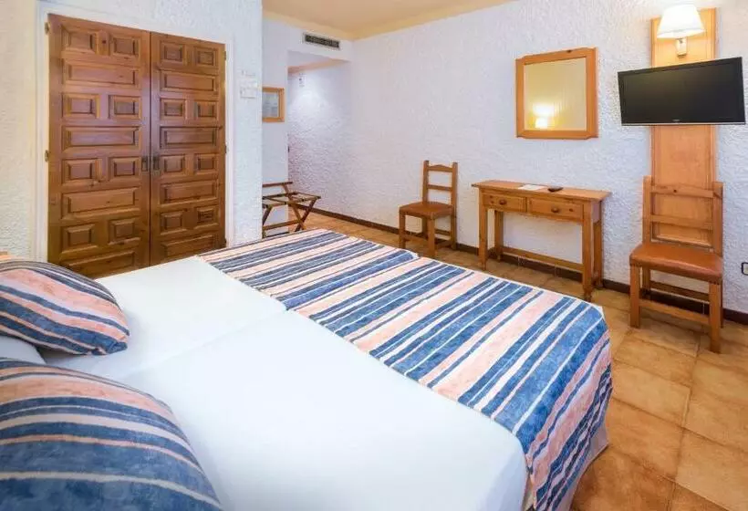 اتاق استاندارد با چشم‌انداز استخر, Ght Neptuno Tossa & Venus Spa