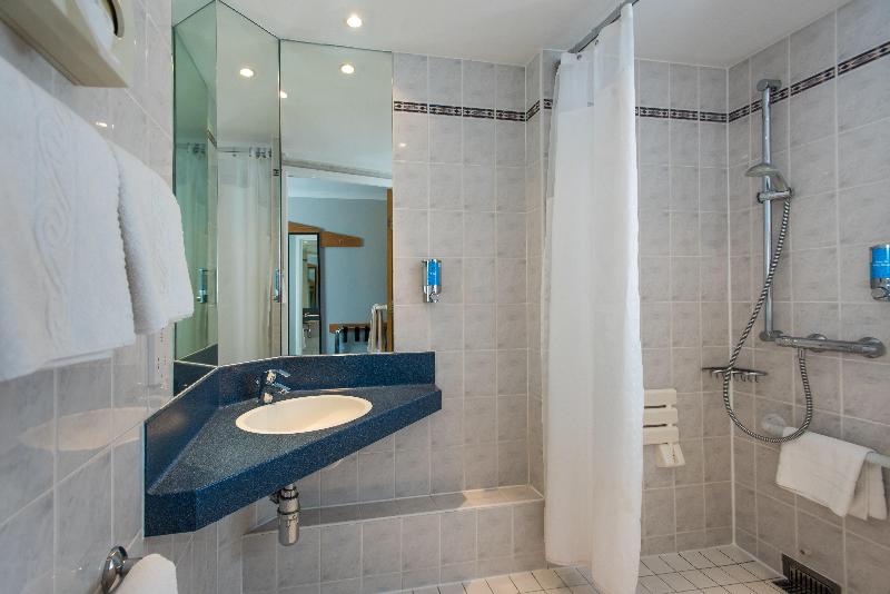 חדר סטנדרט מותאם לאדם עם מוגבלויות, Holiday Inn Express   Glasgow   City Ctr Riverside, An Ihg