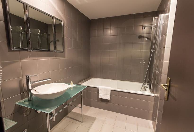 高级三人间, Hôtel Le Cervolan