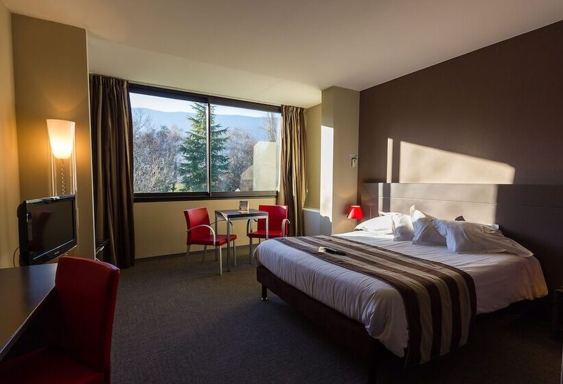 高级三人间, Hôtel Le Cervolan