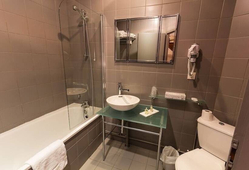 标准三人间, Hôtel Le Cervolan