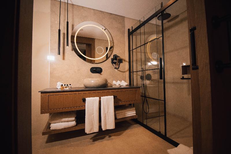 クイーンサイズベッドのスタンダードルーム, Jasper Ridge Inn Ishpeming