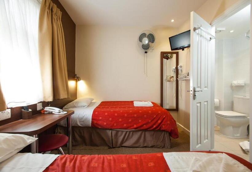标准三人间, Marble Arch Inn