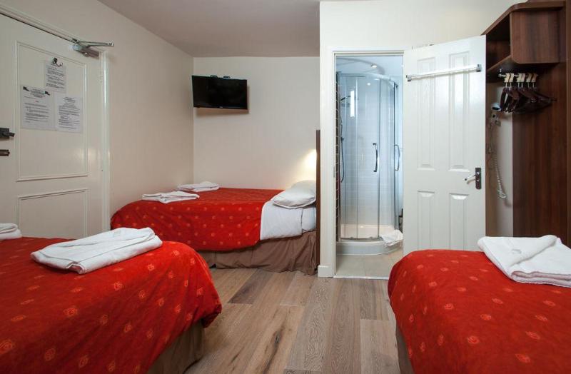 标准三人间, Marble Arch Inn