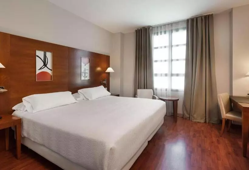 اتاق خانوادگی تودرتو, NH Valencia Las Artes