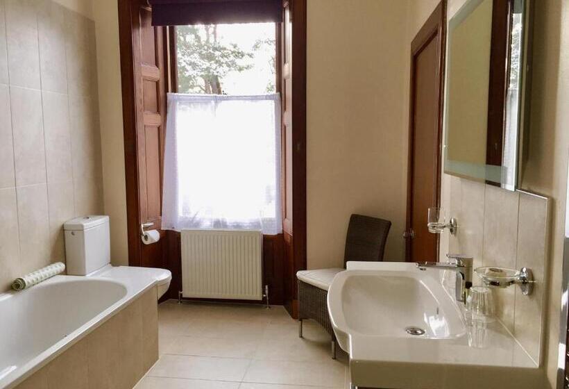 带大床的高级房间, Dalrachney Lodge