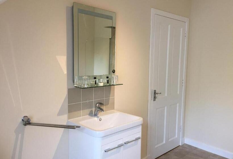 标准三人间, Dalrachney Lodge