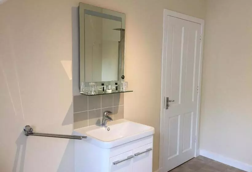 Standard Kolmen Hengen Huone, Dalrachney Lodge
