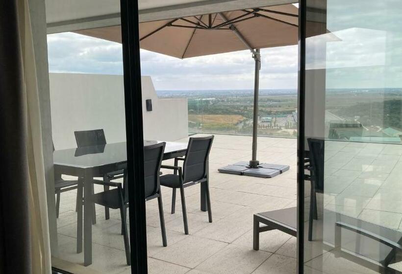 سوییت اجرایی, Santarem