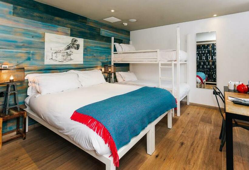 חדר סטנדרט לארבעה, Stay Central