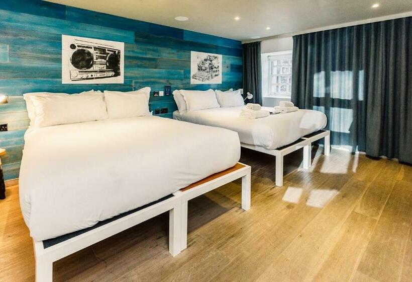 חדר סטנדרט לארבעה, Stay Central